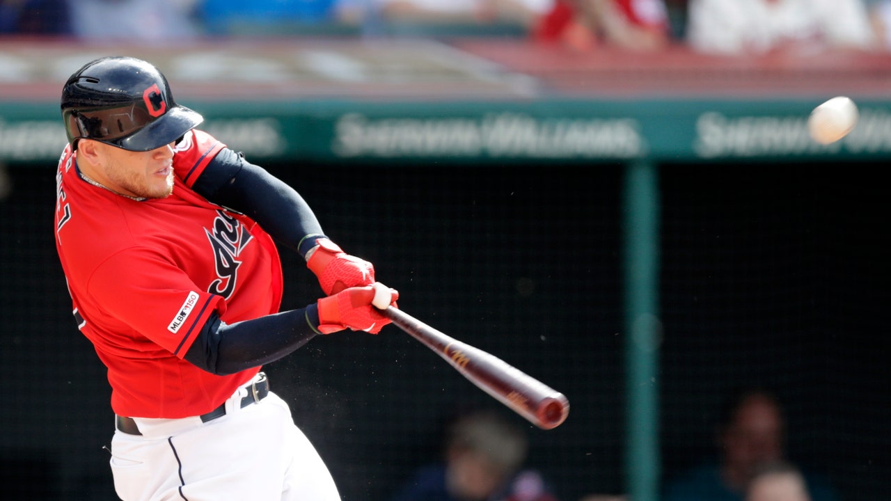 Mercado homers off Sabathia, Indians beat Yankees 8-4